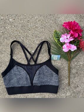 NWT PINK Victoria’s Secret Ultimate Sports Bra Size Small